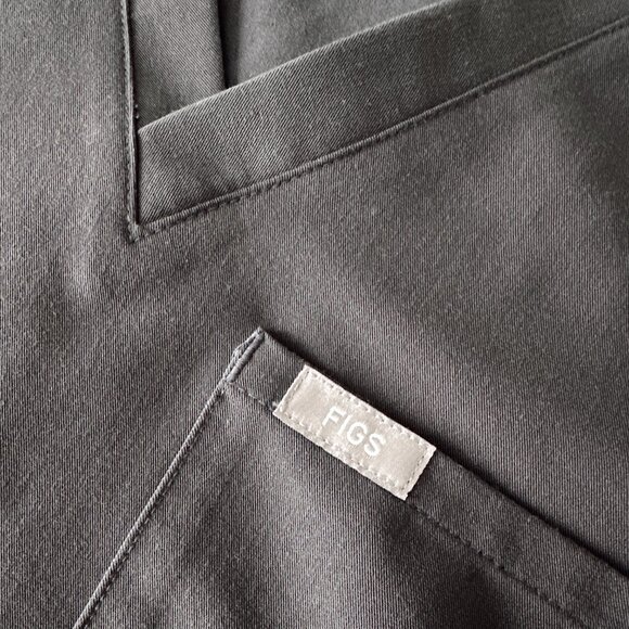 FIGS Catarina One Pocket Scrub Top - Picture 3 of 5